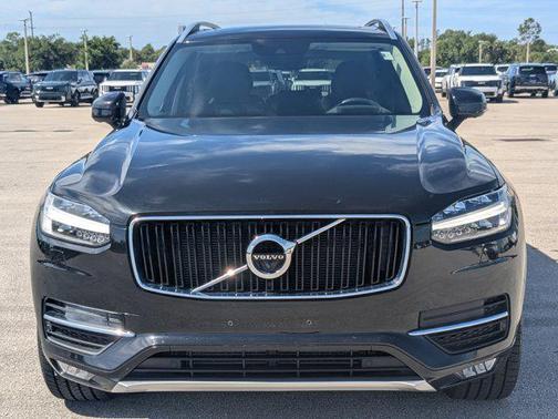 2017 Volvo XC90 T6 Momentum