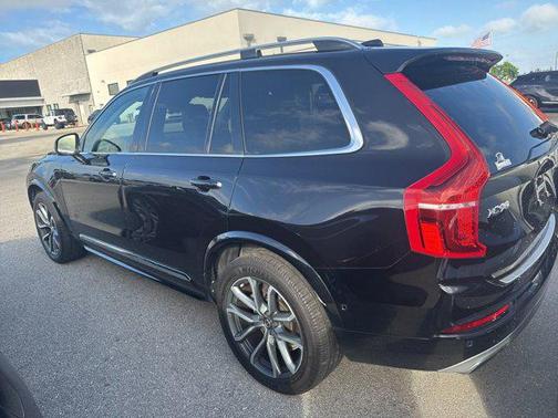 2017 Volvo XC90 T6 Momentum