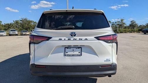 2021 Toyota Sienna XLE 8 Passenger