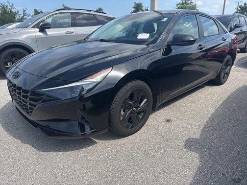 Phantom Black 2022 Hyundai ELANTRA SEL