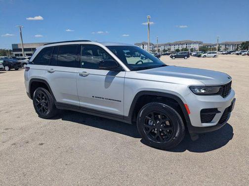 Silver Zynith 2025 Jeep Grand Cherokee Altitude