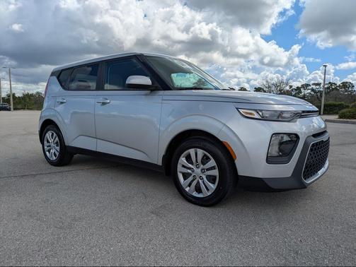 Sparkling Silver 2021 Kia Soul LX