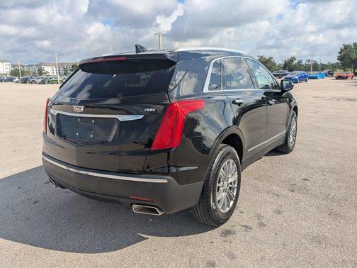 Stellar Black Metallic 2017 Cadillac XT5 Luxury