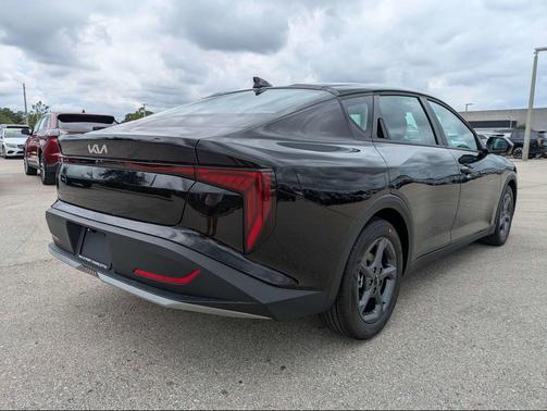 Aurora Black Pearl 2026 Kia K4 LXS