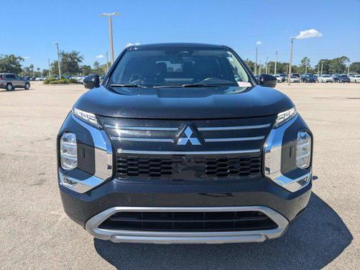 Labrador Black Pearl 2025 Mitsubishi Outlander SE 2.5 S-AWC