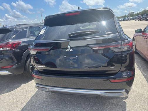 Labrador Black Pearl 2025 Mitsubishi Outlander SE 2.5 S-AWC