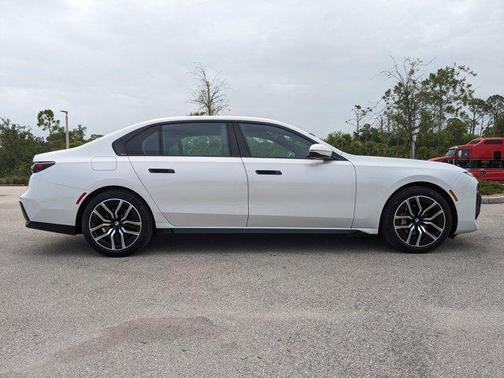 2023 BMW 740 i