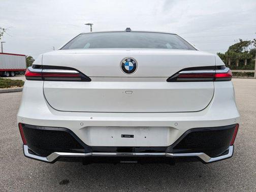 2023 BMW 740 i