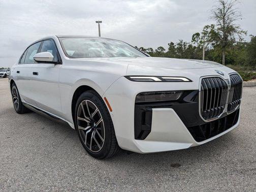 2023 BMW 740 i