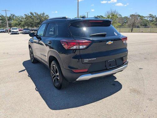Mosaic Black Metallic 2025 Chevrolet Trailblazer LT