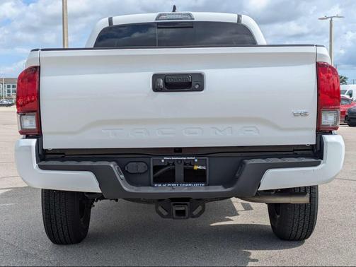 White 2022 Toyota Tacoma SR5
