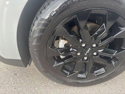 Ceramic Silver 2023 Kia Carnival SX Prestige