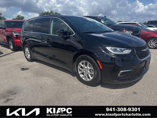 Diamond Black Crystal Pearlcoat 2024 Chrysler Pacifica Touring L