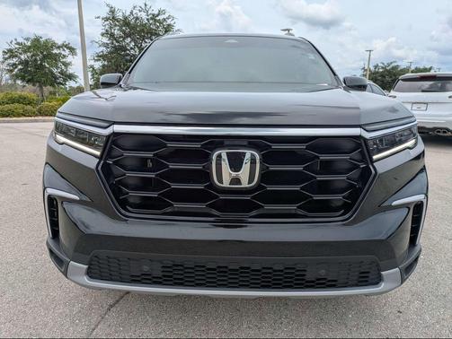 Crystal Black Pearl 2025 Honda Pilot Touring 8-Passenger
