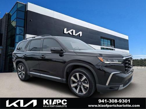 Crystal Black Pearl 2025 Honda Pilot Touring 8-Passenger