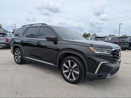 Crystal Black Pearl 2025 Honda Pilot Touring 8-Passenger