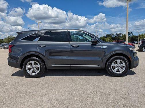 2022 Kia Sorento LX