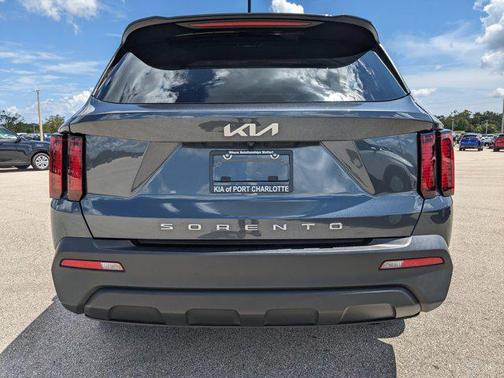 2022 Kia Sorento LX
