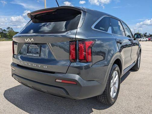 2022 Kia Sorento LX