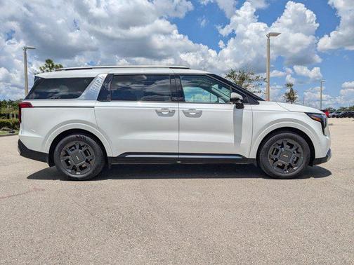 2026 Kia Carnival SX