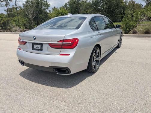 Glacier Silver Metallic 2019 BMW 750 I