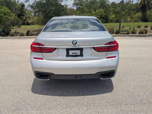 Glacier Silver Metallic 2019 BMW 750 I