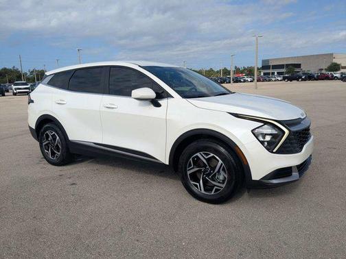 Snow White Pearl 2023 Kia Sportage LX