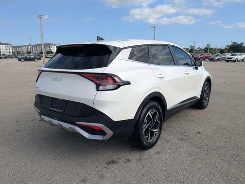Snow White Pearl 2023 Kia Sportage LX