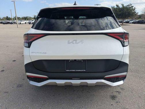 Snow White Pearl 2023 Kia Sportage LX