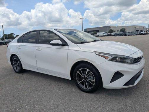Snow White Pearl 2022 Kia Forte LXS