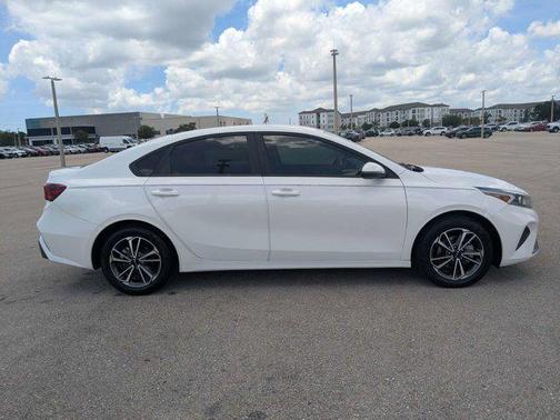 Snow White Pearl 2022 Kia Forte LXS
