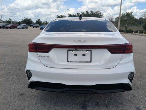 Snow White Pearl 2022 Kia Forte LXS