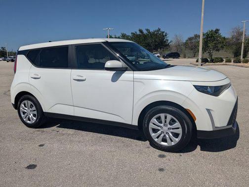 Snow White Pearl 2024 Kia Soul LX