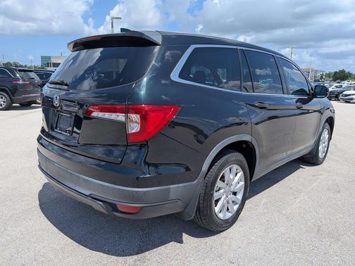 Crystal Black Pearl 2019 Honda Pilot LX