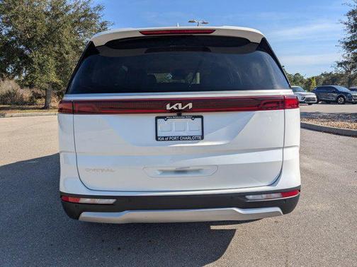 2024 Kia Carnival EX