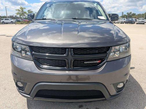 Granite Pearlcoat 2019 Dodge Journey SE