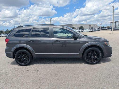 Granite Pearlcoat 2019 Dodge Journey SE