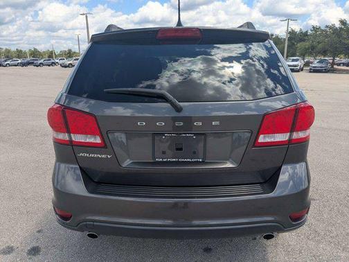 Granite Pearlcoat 2019 Dodge Journey SE