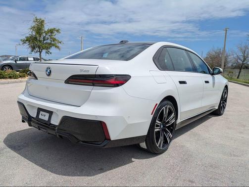 Alpine White 2023 BMW 740 i