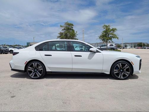 Alpine White 2023 BMW 740 i
