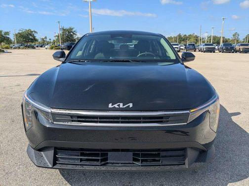Aurora Black Pearl 2026 Kia K4 LXS