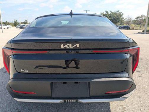 Aurora Black Pearl 2026 Kia K4 LXS