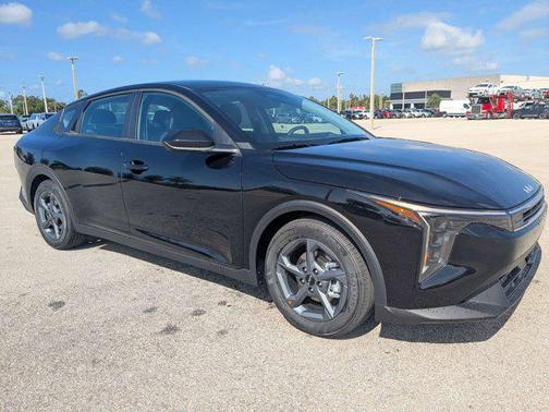 Aurora Black Pearl 2026 Kia K4 LXS