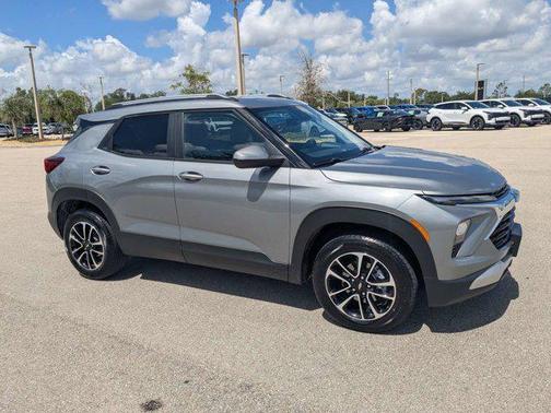 Sterling Gray Metallic 2025 Chevrolet Trailblazer LT