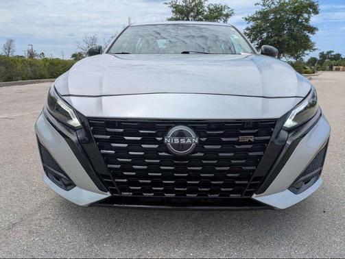 Brilliant Silver Metallic 2023 Nissan Altima SR FWD