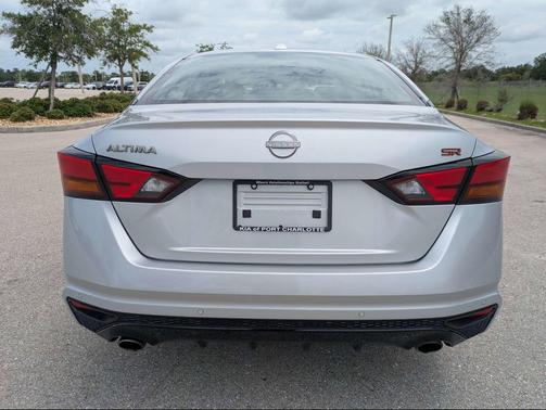 Brilliant Silver Metallic 2023 Nissan Altima SR FWD