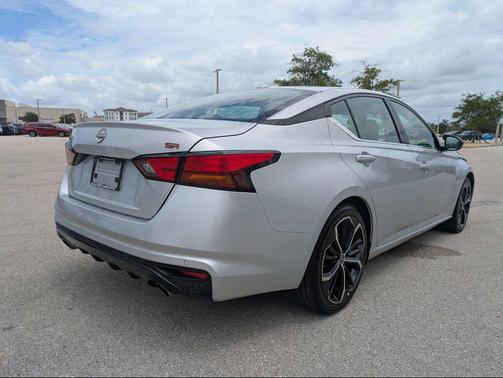 Brilliant Silver Metallic 2023 Nissan Altima SR FWD