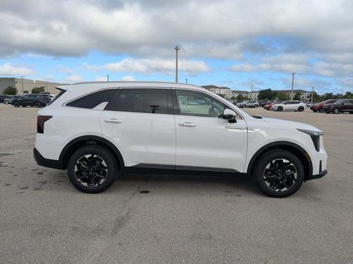Glacial White Pearl 2026 Kia Sorento S
