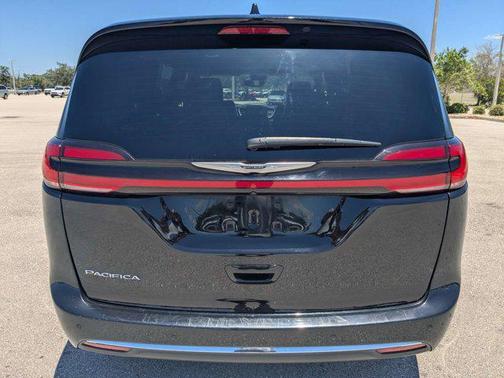 Diamond Black Crystal Pearlcoat 2025 Chrysler Pacifica L