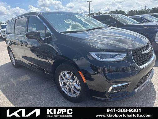 Diamond Black Crystal Pearlcoat 2025 Chrysler Pacifica L